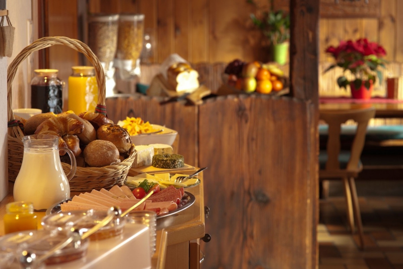 boulangerie-TANNERON-min_breakfast_buffet_food_restaurant_meal_hotel_plate_fresh-718745